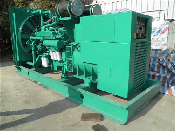 鹰潭出租发电机 发电机组厂家：柴油发电机组的控制屏的作用是什么？