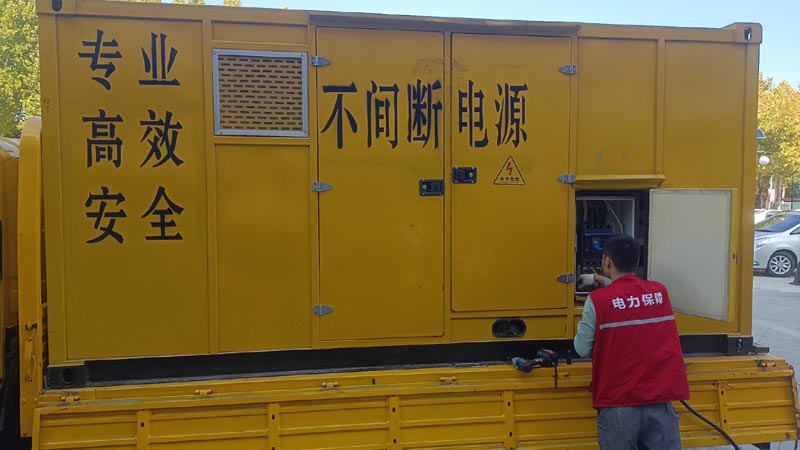 鹰潭柴油发电机组和UPS电源配合使用时，如何避免切换过程中的电力中断？